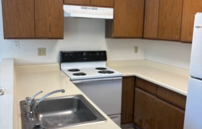 Charming 2bd, 1.5bth condo in highly desirable Hayward location!
