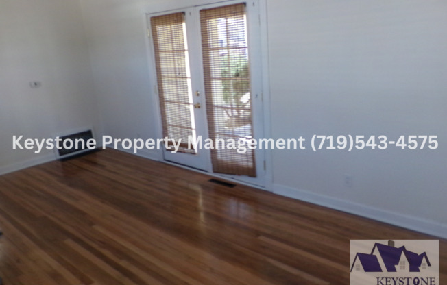 North side 3 Bedroom & 1 Bath Home w/ Carport - Central Air - Hardwood Floors - $1450/$1450