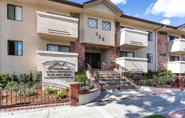 725 E PROVIDENCIA AVE