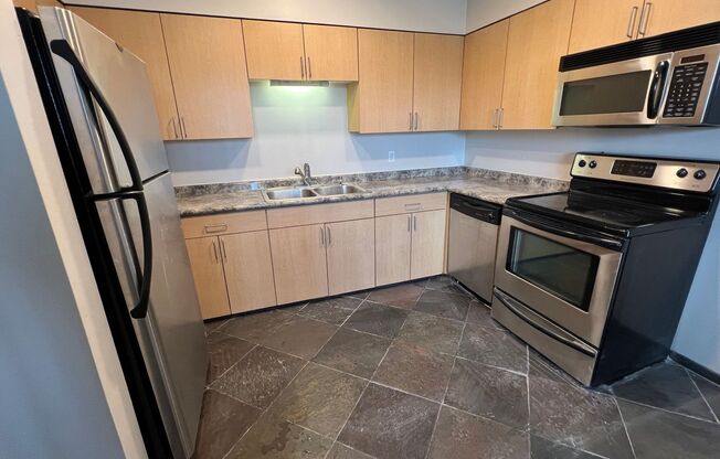 2 beds, 1 bath, $1,650, Unit Unit #23