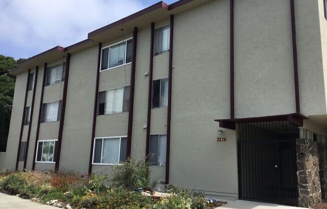 1 bed, 1 bath, 640 sqft, $1,995, Unit #12