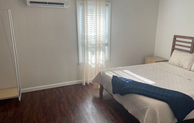 3 beds, 1 bath, $2,500, Unit Unit 2