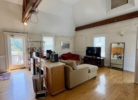 96 CHESTNUT HL AVE