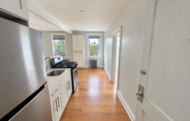 Studio, 1 bath, $1,100, Unit 44