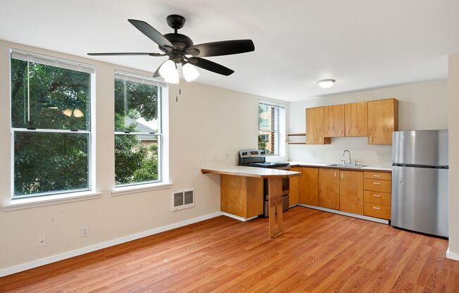 Studio, 1 bath, 400 sqft, $1,150, Unit A02