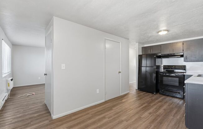 2 beds, 1 bath, 850 sqft, $1,250, Unit F-201