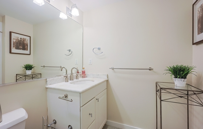 1 bed, 1 bath, 709 sqft, $2,900, Unit 212