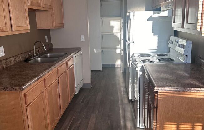 2 beds, 2 baths, 935 sqft, $1,160, Unit 21Q-2D