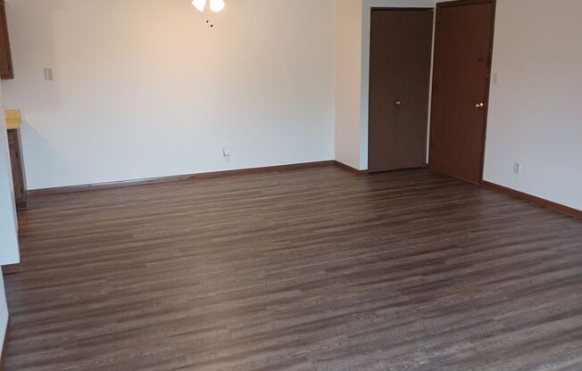 2 beds, 1 bath, $969, Unit 1015 203