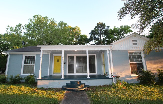Available-Adorable Large 3 bedroom Home near Downtown!