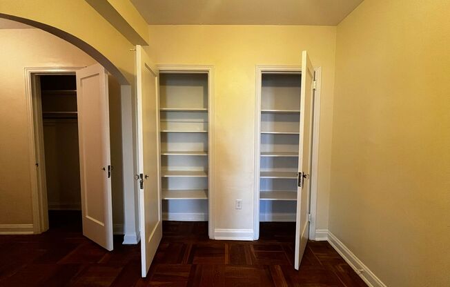 2 beds, 1 bath, 975 sqft, $2,055, Unit Royal York 802