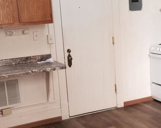 2 beds, 2 baths, 525 sqft, $695, Unit 230