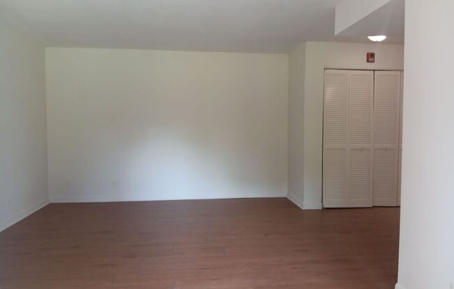 2 beds, 1 bath, 950 sqft, $1,085, Unit K19 Manor