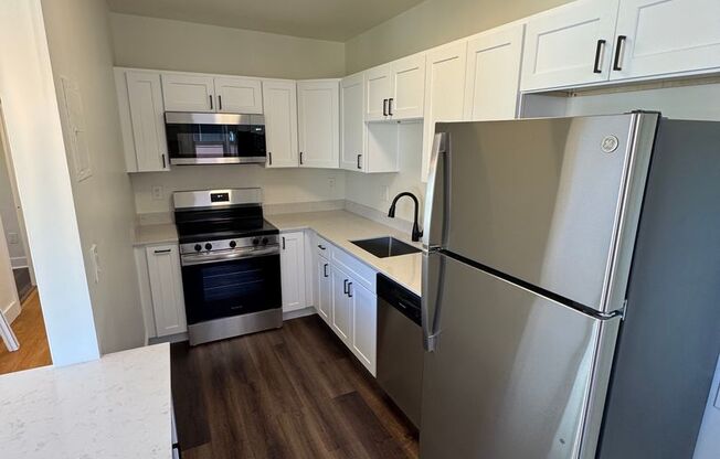 2 beds, 1 bath, 685 sqft, $1,920, Unit 424
