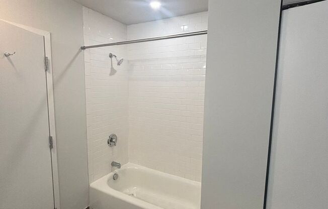 1 bed, 1 bath, 901 sqft, $2,525, Unit 104