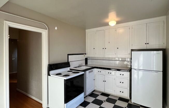 Studio, 1 bath, $1,345, Unit 005