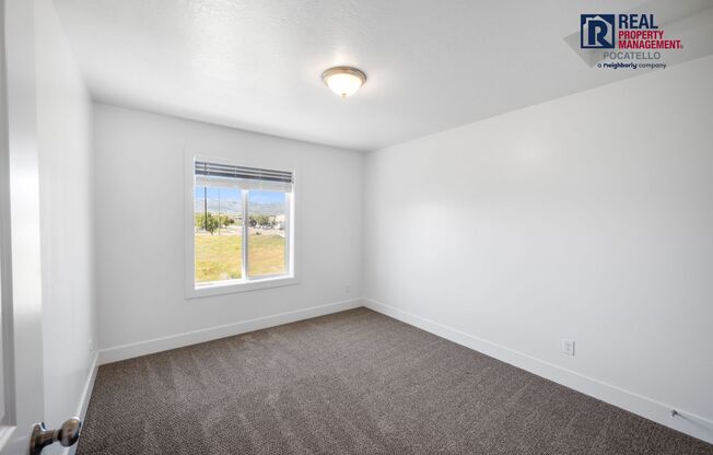 3 beds, 1 bath, 1,000 sqft, $1,000, Unit #209