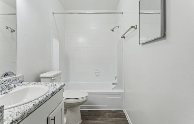 2 beds, 1 bath, 880 sqft, $1,100
