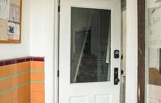 Studio, 1 bath, 400 sqft, $675, Unit Unit 2R