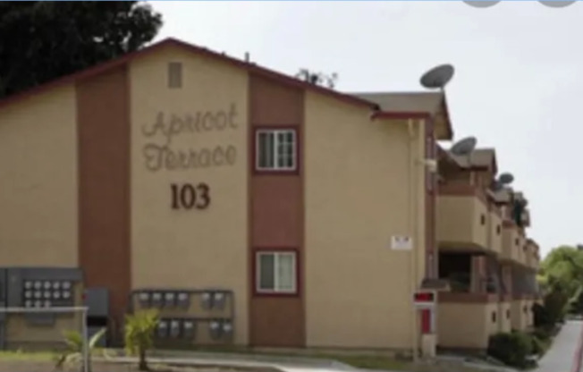 103 E Lewelling Blvd