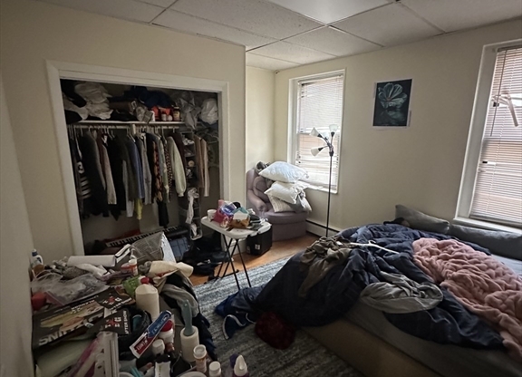 3 beds, 1 bath, 800 sqft, $3,650, Unit 2