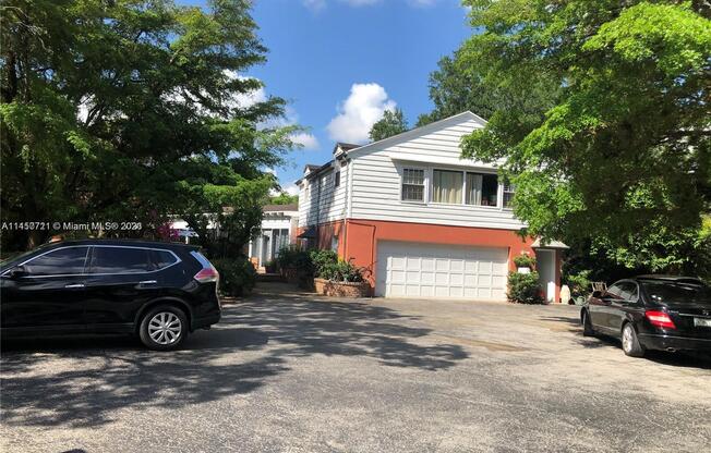 1 N KROME AVE