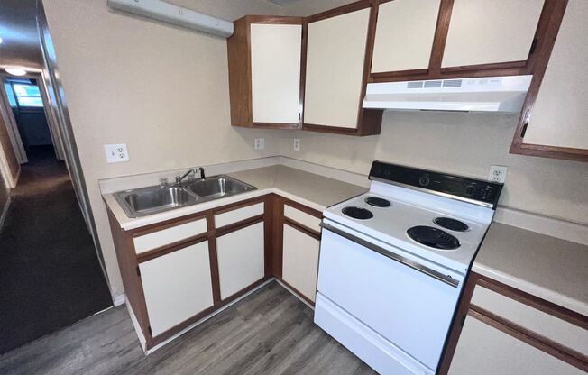 3 beds, 2 baths, $1,050, Unit A