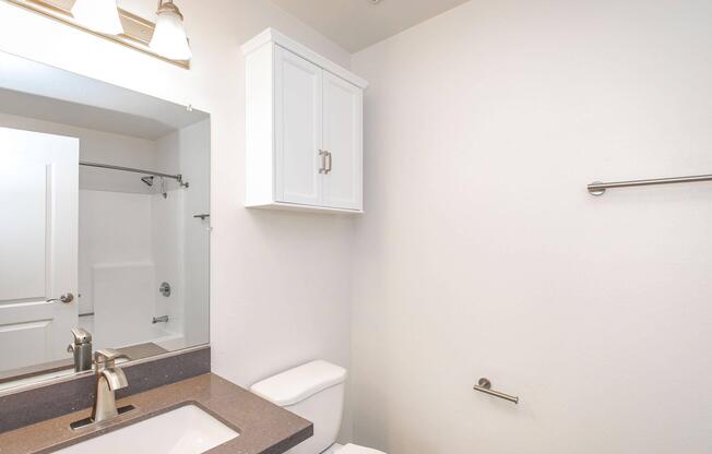 2 beds, 2 baths, 880 sqft, $3,020