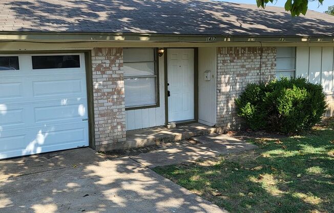 1417 Laura Ln, Dallas, TX 75241