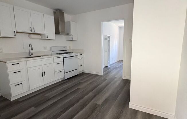 Studio, 1 bath, 400 sqft, $1,495, Unit 21B