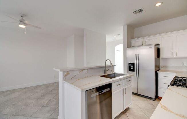 BEAUTIFUL 2 STORY SINGLE FAMILY HOME WITH 3 BEDROOMS AND 2.5 BATHS LOCATED IN SOUTHWEST