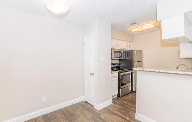 1 bed, 1.5 baths, 706 sqft, $1,160