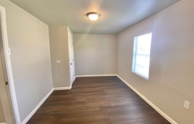 3 beds, 1 bath, $950