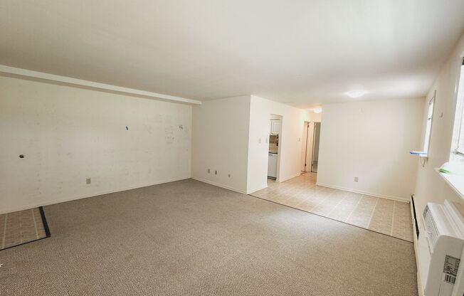 1 bed, 1 bath, 454 sqft, $1,275, Unit H-14