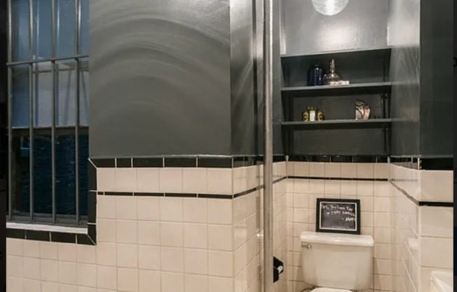 340 W 17 ST