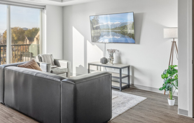 1 bed, 1 bath, 605 sqft, $1,525, Unit 201