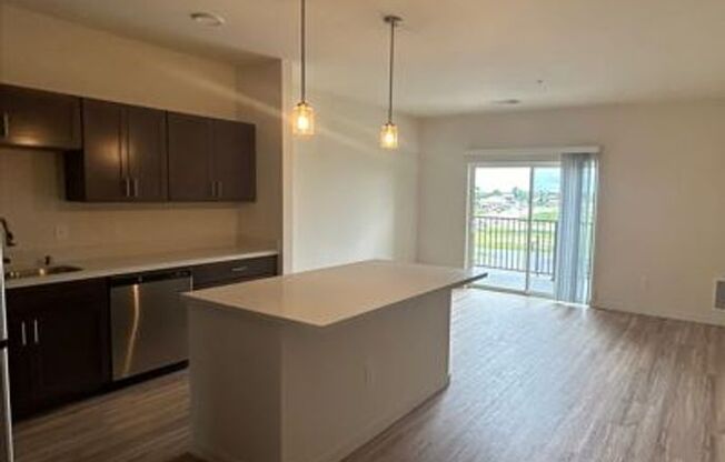 1 bed, 1 bath, 758 sqft, $1,394, Unit 143-125