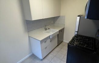 2 beds, 1 bath, 750 sqft, $3,145, Unit 13