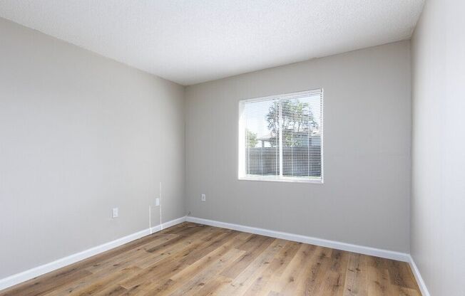 Bedroom-Renovated (2BR,1BA 865SF)