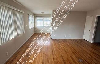 1135 E APPLETON