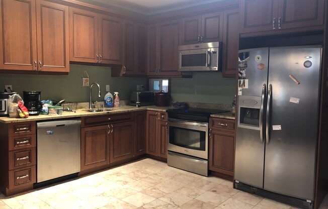 3 beds, 1 bath, $4,100, Unit 2