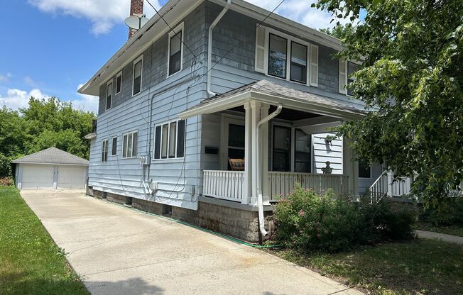 227-229 Palmer NE