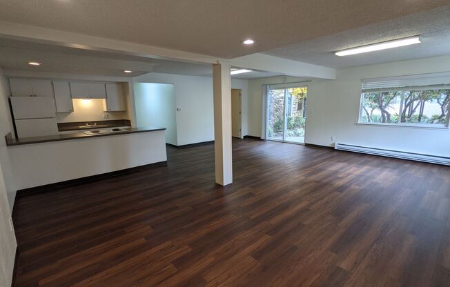 1 bed, 1 bath, 700 sqft, $1,375, Unit #13