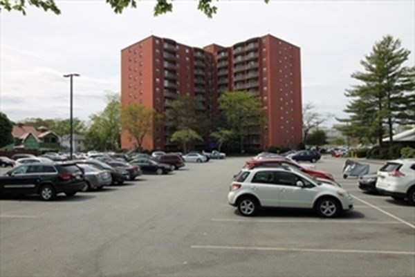 2 beds, 1 bath, 1,093 sqft, $2,400, Unit 1011