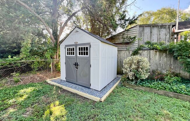 3-Bedroom Home In Laurel Manor - Fenced Backyard - Circular Driveway - All Appliances Convey - Pet Friendly!