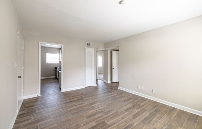 2 beds, 1 bath, 850 sqft, $1,250, Unit 00-A3