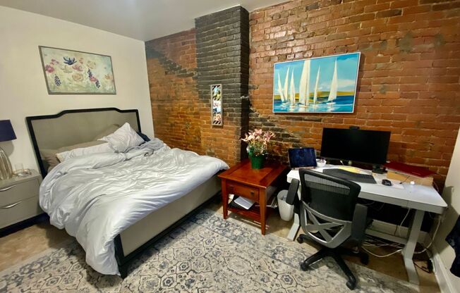 4 beds, 2 baths, 2,000 sqft, $2,200, Unit Front / A