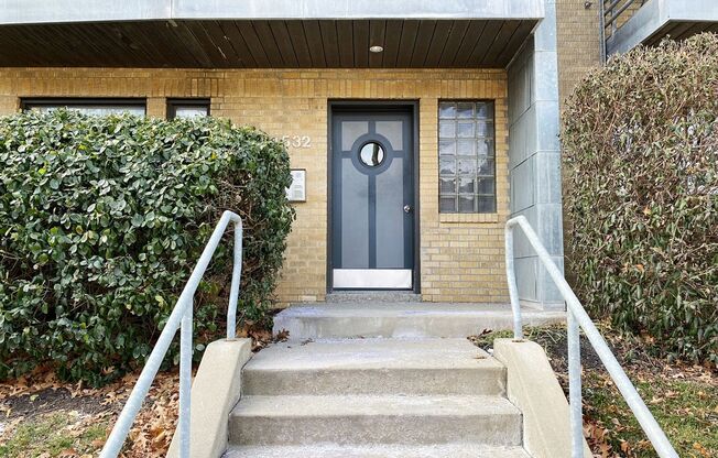 SEE IT NOW: Charming Art Deco-Inspired Studio in Kansas City!