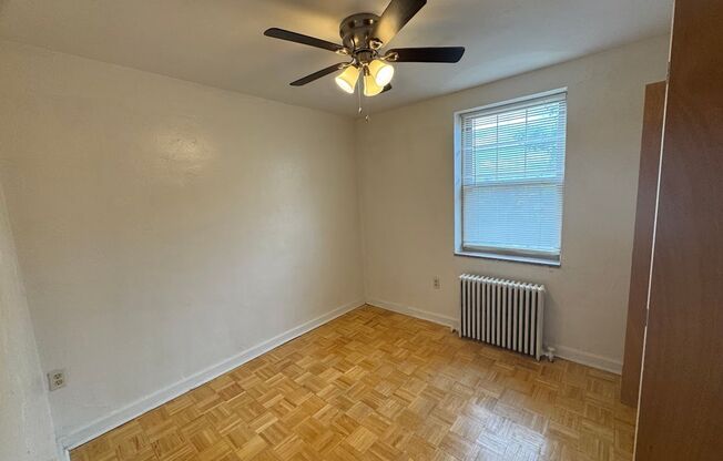 3 beds, 1 bath, 800 sqft, $2,075, Unit 410C