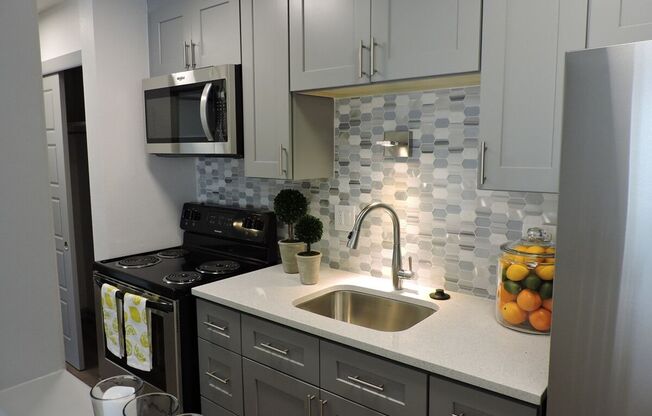 2 beds, 1 bath, 725 sqft, $1,475, Unit 412